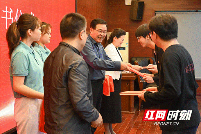 我校召开纪念五四运动 106 周年暨青年创新创业助力高质量发展座谈会 (3).jpeg